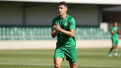 استدعى منتخب الجزائر لاعب الوسط عديل بوربعة البالغ 21 عاماً لمعسكر التصفيات بعد إصابة نبيل بن طالب في مباراة ليل ضد نيس،...
