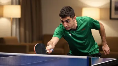 تبرع منتخب الجزائر بطاولة تنس موقعة من لاعبيه لمركز لورانس الترفيهي بعد استخدامها في فندق الفريق خلال تحضيراتهم لكأس...