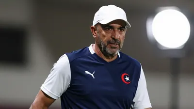الجزائر تعلن رحيل مدربها بعد خسارة كأس العالم