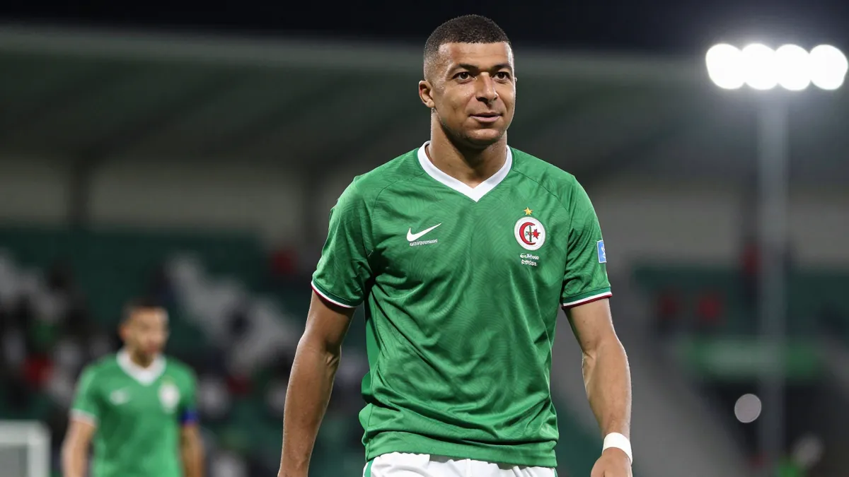 Who is the best replacement for Riyad Mahrez in the Algeria national team?